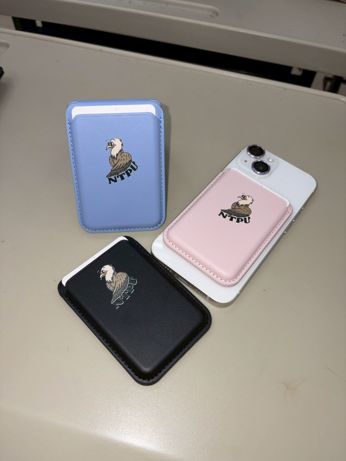 鳶鳶相抱手機磁吸卡套商品主圖